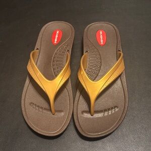 Okabashi Gold and Brown Sandals